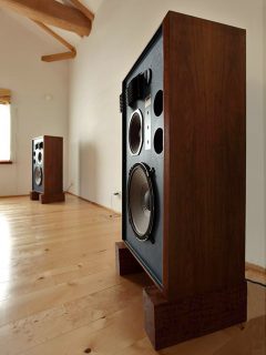 あずき　様　オーダー家具 国産家具】オーダーすき間ラック〔扉付き・ロータイプ 34cm~35cm